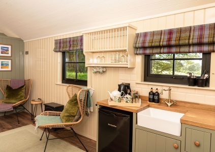 The kitchen and seating area in The Hide accommodation at Woodside in Fife